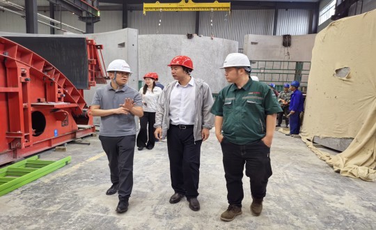 2024年7月5日，市建委初審工作組一行到訪裝配式總公司實(shí)地考察調(diào)研_副本.jpg